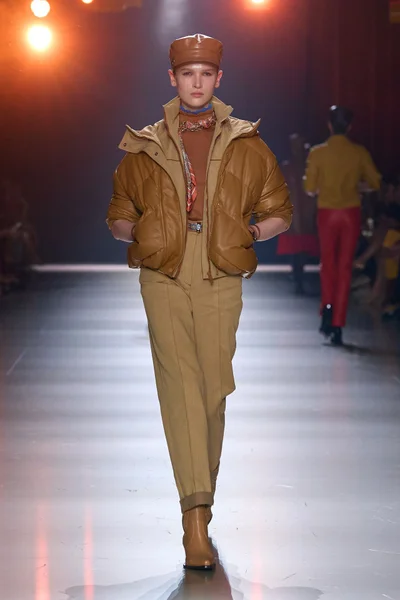 Look 26